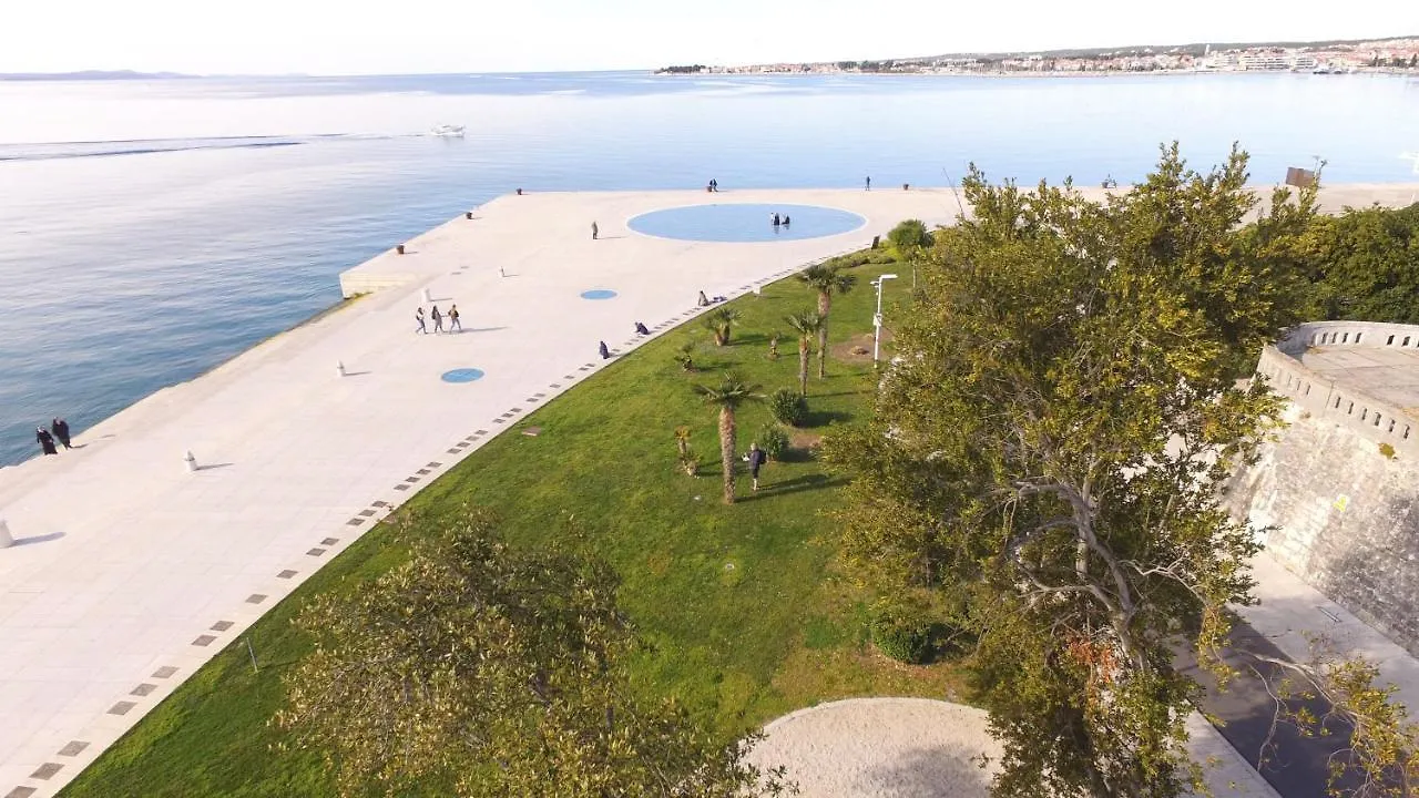 Hotel en barco Rhythm Floating Hostel - Zadar