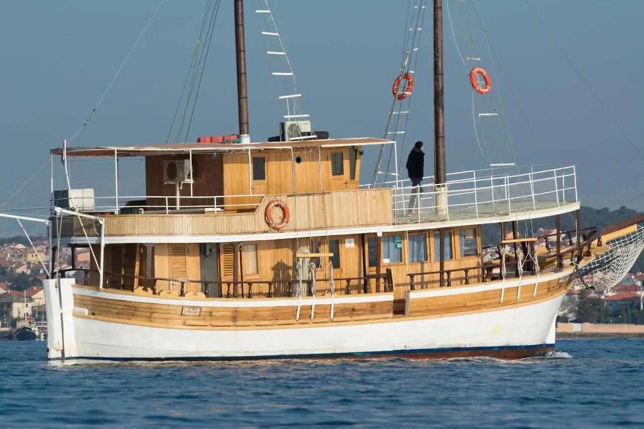 Hotel en barco Rhythm Floating Hostel - Zadar