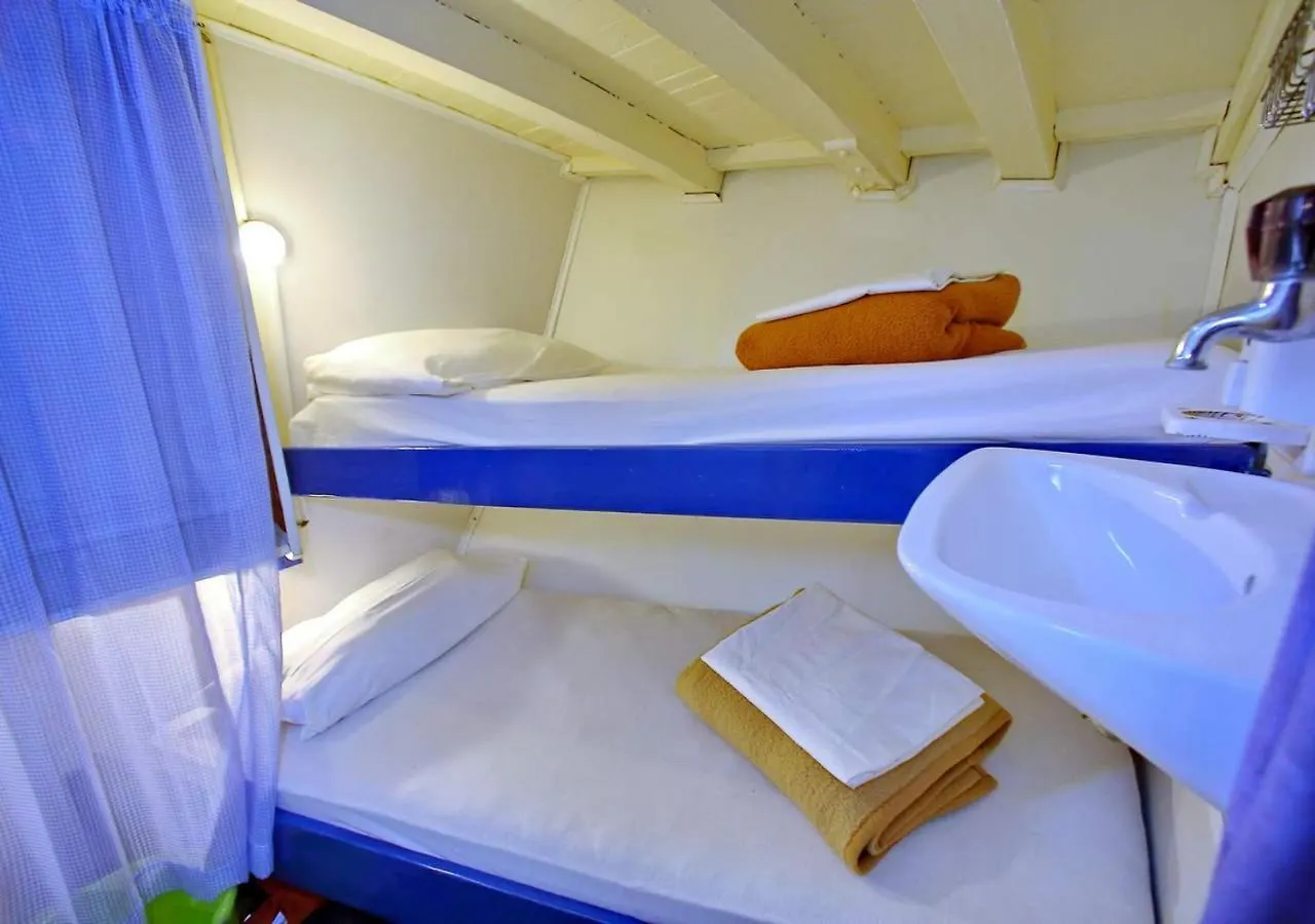 Rhythm Floating Hostel - Zadar 3*,