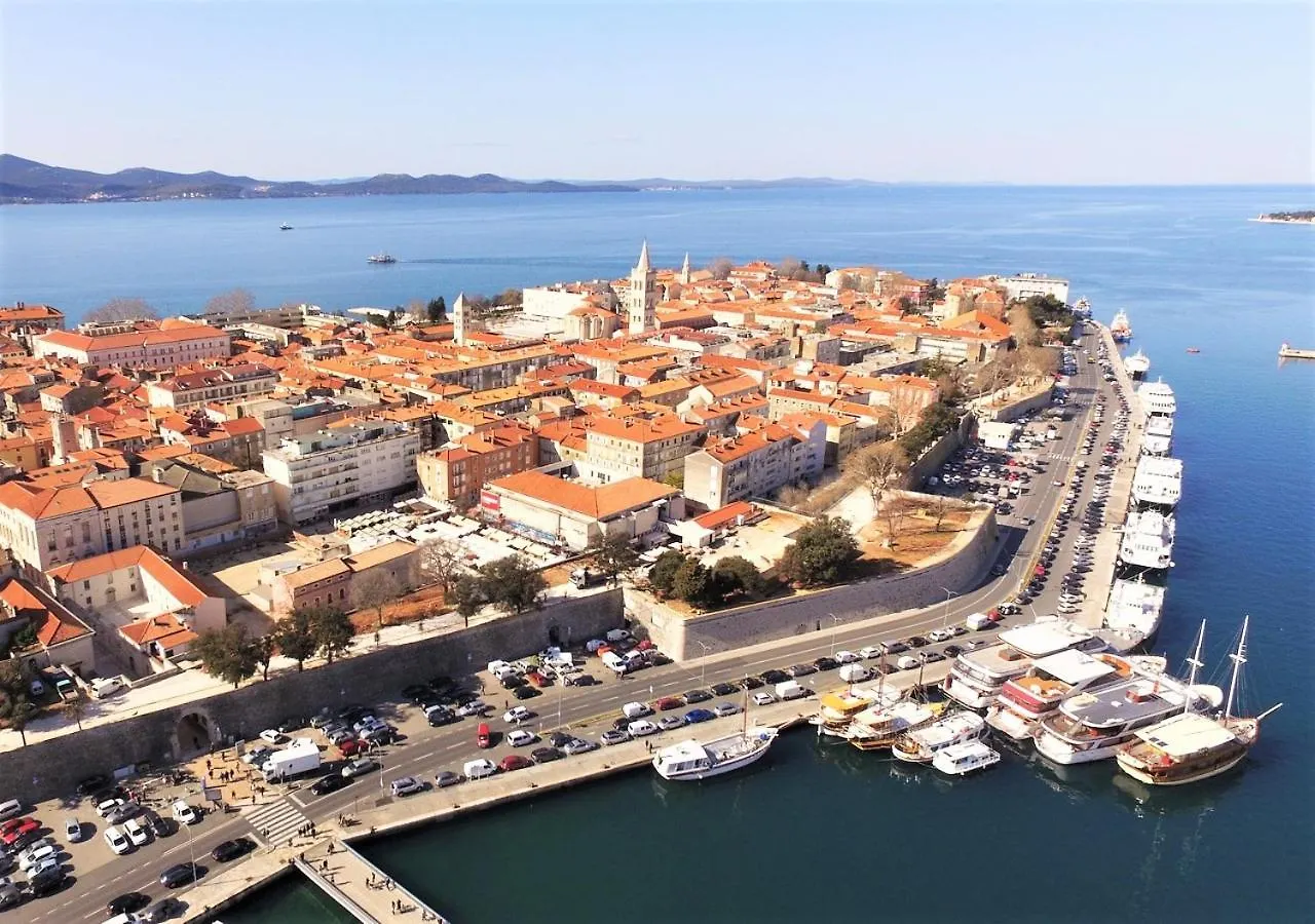 Rhythm Floating Hostel - Zadar Croacia