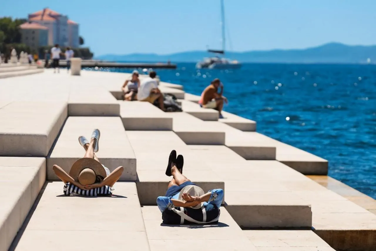 Rhythm Floating Hostel - Zadar