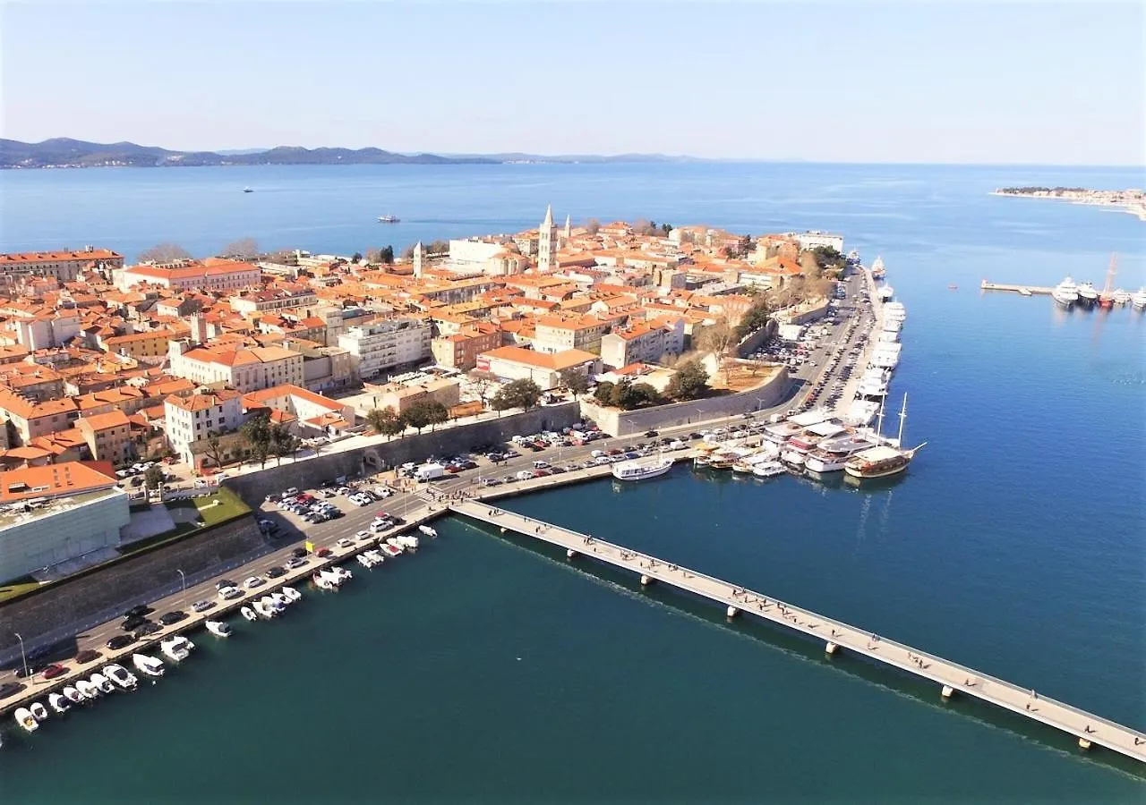Rhythm Floating Hostel - Zadar 3*,  Croacia