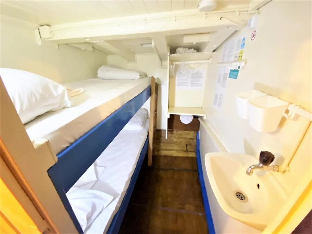 Rhythm Floating Hostel - Zadar Hotel en barco