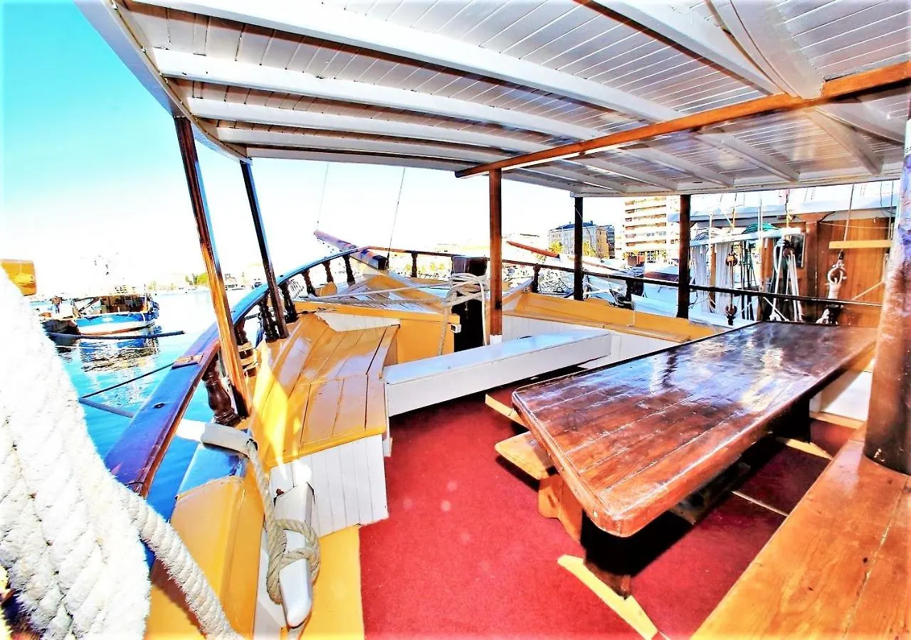 Hotel en barco Rhythm Floating Hostel - Zadar
