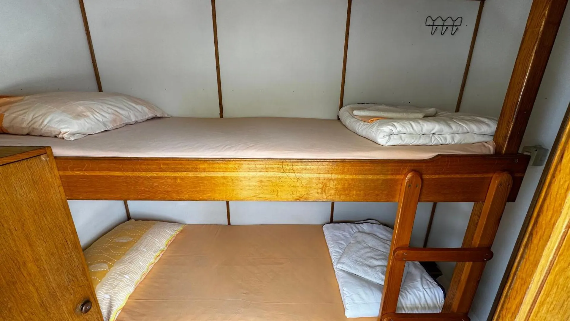 Rhythm Floating Hostel - Ζαντάρ 3*,  Κροατία