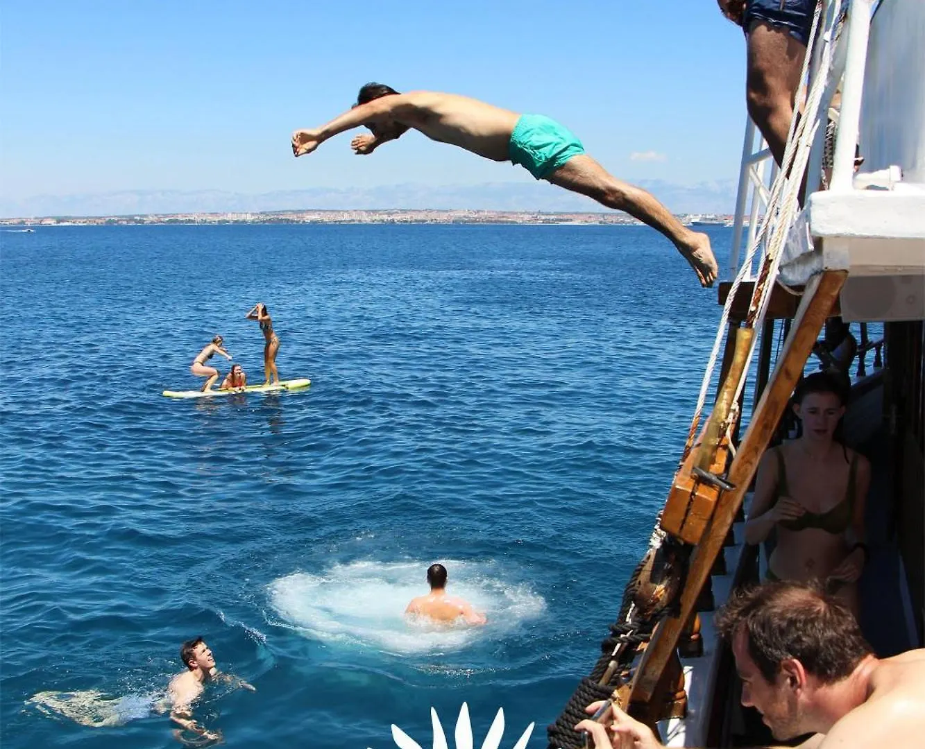 Rhythm Floating Hostel - Zadar