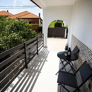 Willa Nila, Zadar