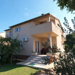 https://apartments-turulska-719.in-istria.net