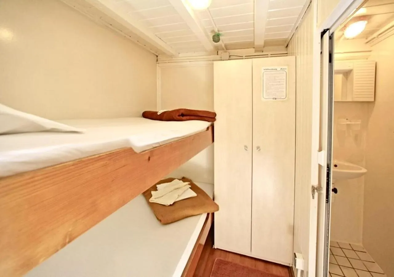 Rhythm Floating Hostel - Zadar